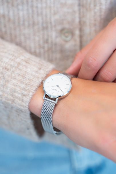 Round watch white clock face