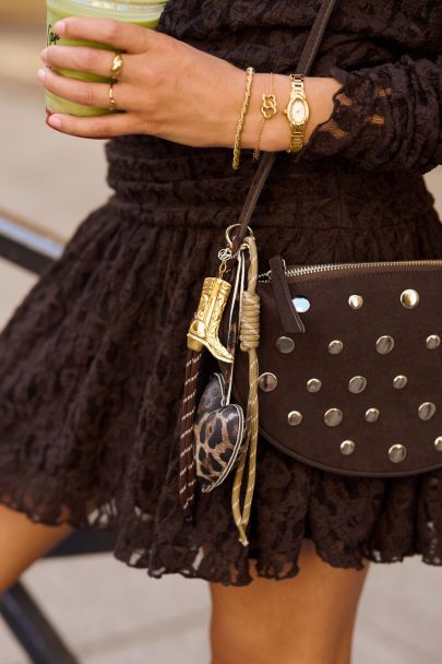 Bruine bag charm met panterprint hart