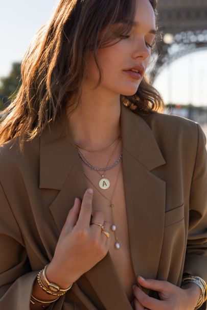 Collier en Y Bold avec cordons et perles d'eau douce