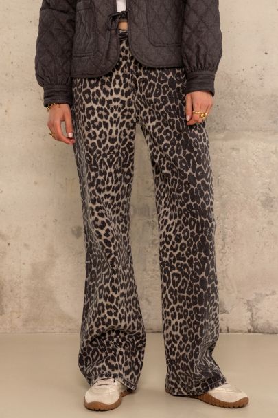 Leopard print wide-leg jeans