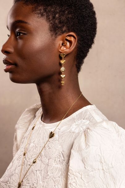 Iconic oorhangers met chunky hartjes