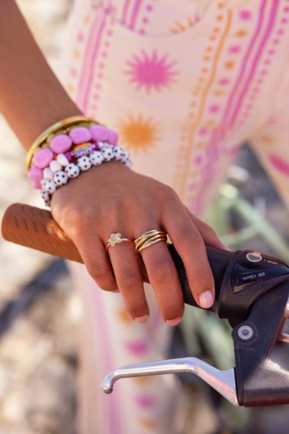 Tropical ring met bloem