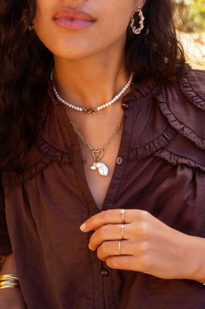 Chain necklace with heart and natural pearls