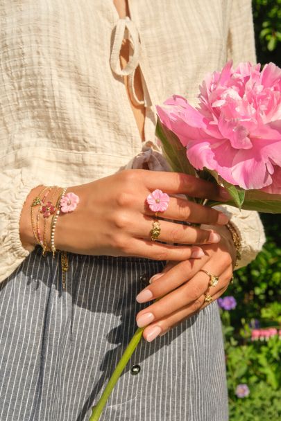 Botanical ring met drie bloemen