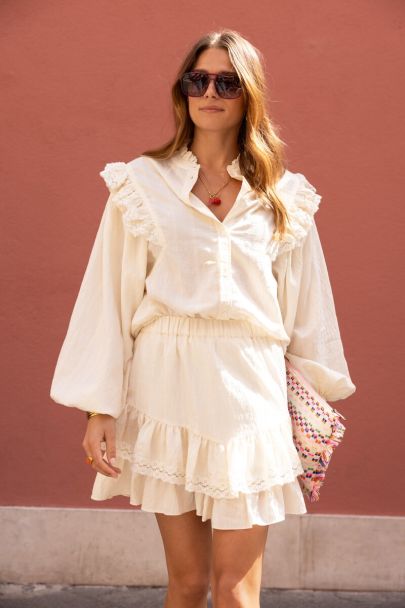 Witte rok met kant en ruffles