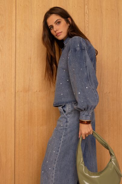 Chemise en denim bleu &agrave; manches longues avec strass 