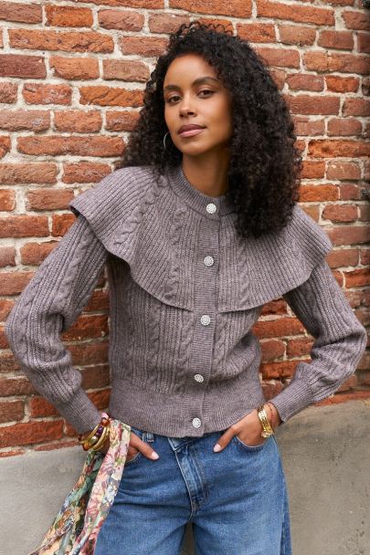 Cardigan gris avec cape et boutons en strass