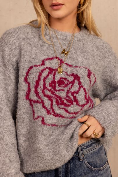 Pull gris avec motif de roses