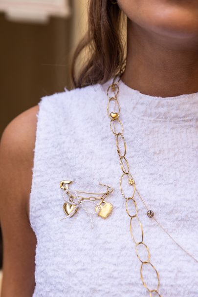 Brosche mit Anhängern und Kunstperlen