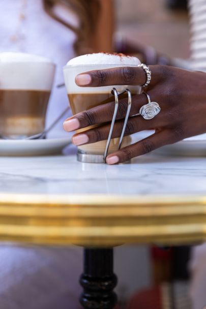 Sunrocks ring met statement roos