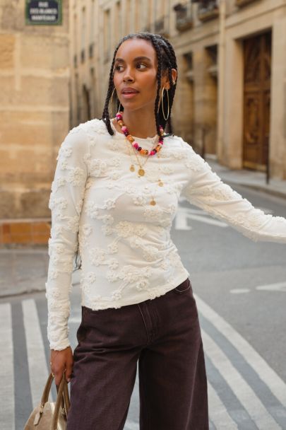 White top with long sleeves and embroidered flowers
