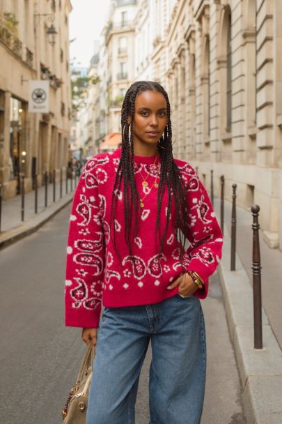 Pull rose duveteux &agrave; imprim&eacute; paisley