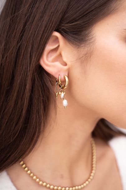Small earrings with freshwater pearls