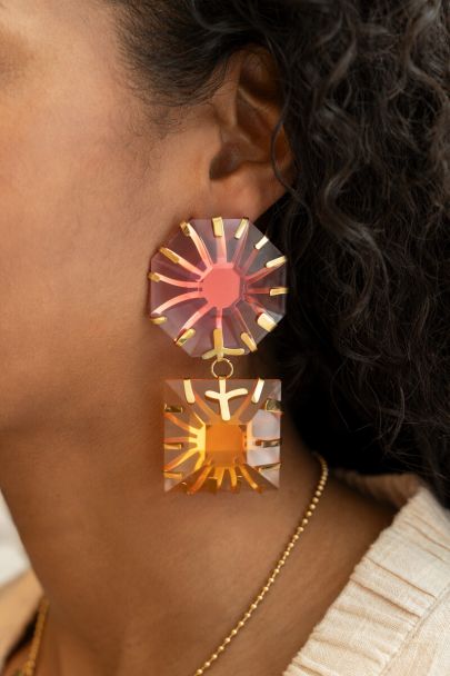 Statement oorhangers met roze en oranje stenen