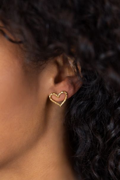 Puces d'oreilles avec cœurs ouverts 