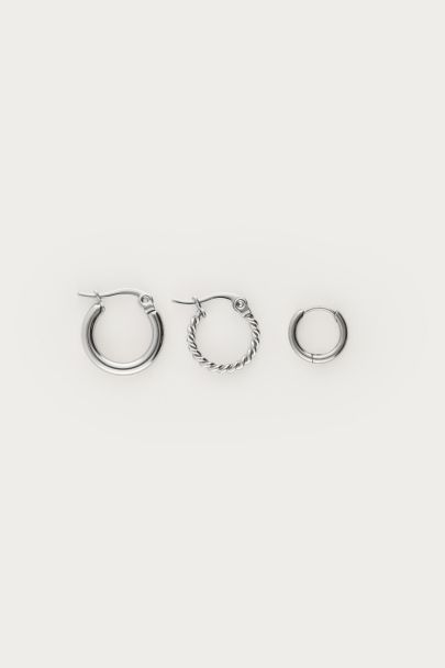 Set aus drei Ohrringen 