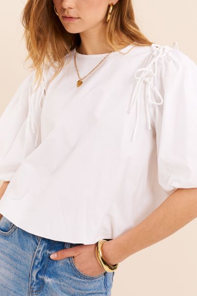 White balloon top with bows and puff sleeves