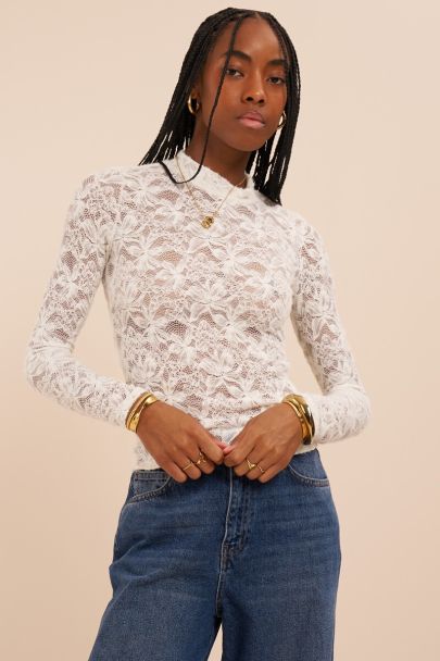 Witte kanten top met bloemen