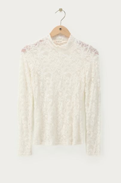 Witte kanten top met bloemen