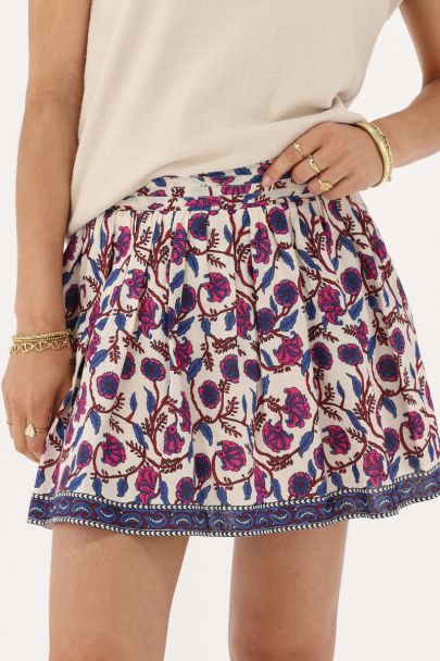 Witte korte rok met bloemenprint