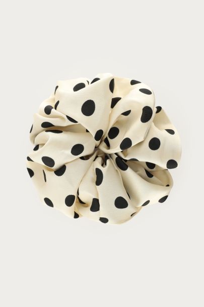 Witte polkadot scrunchie