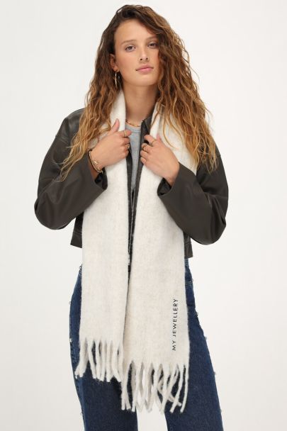 Weißer Schal mit Fransen