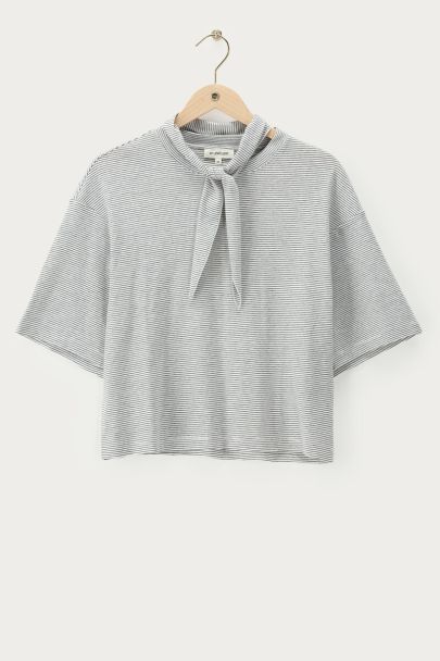 Wit gestreept T-shirt met sjaal