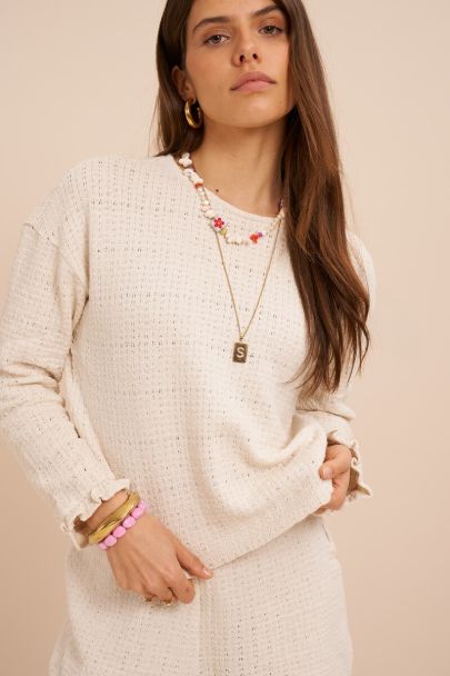 Weißes Top mit Ajour und Rüschen