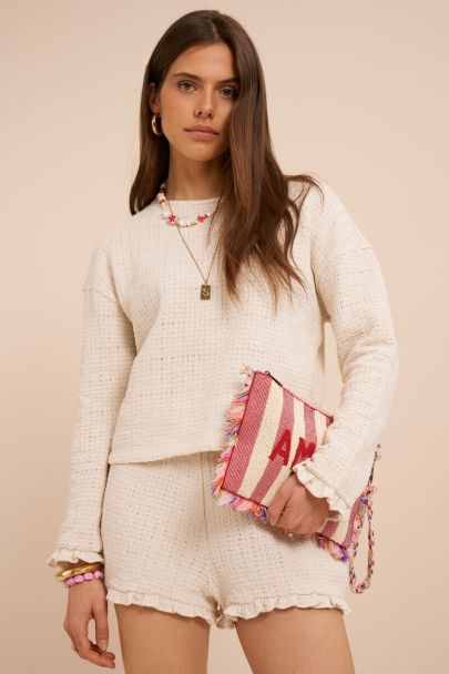 Weißes Top mit Ajour und Rüschen