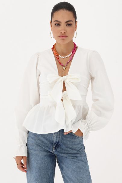 Top blanc avec nœuds et péplum