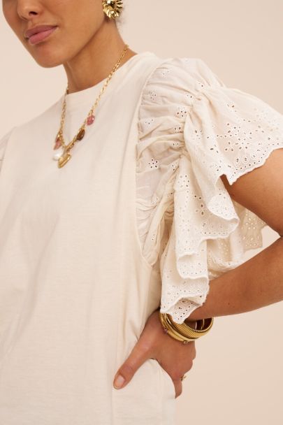 Witte top met embroidery en ruffle mouwen