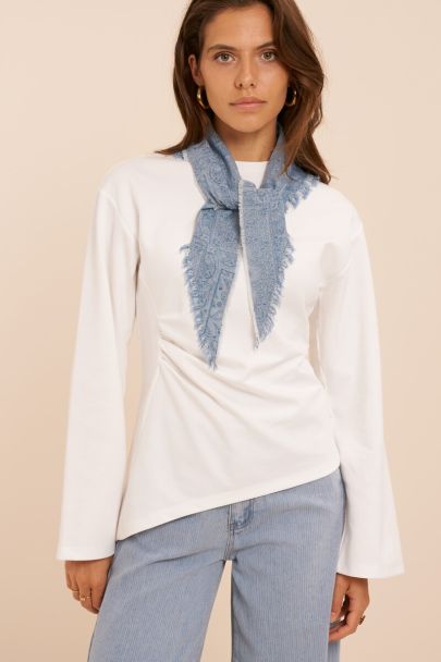Wei&szlig;es Langarmshirt mit Falten