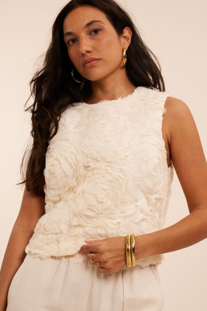 Top blanc avec roses en relief