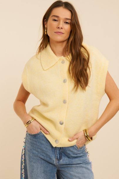 Gilet en maille jaune à boutons