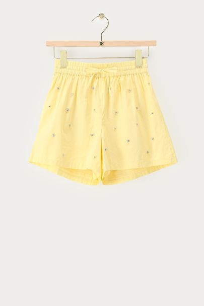 Short jaune à taille élastique et strass