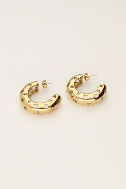 Bold Statement-Ohrringe mit offenen Herzen