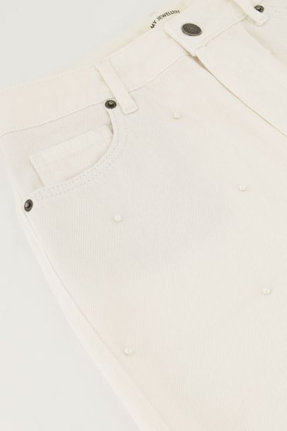Weiße Jeans mit Kunstperlen