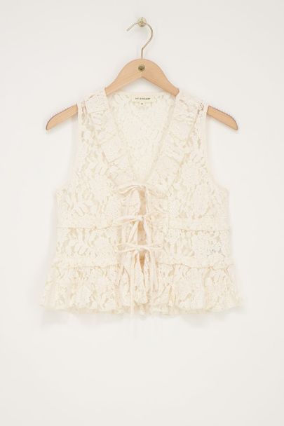 Witte kanten top met ruffles en strikjes