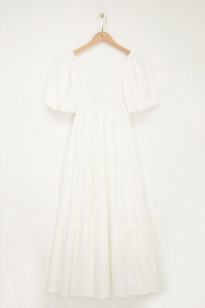 Weißes Maxikleid mit Smock und Puffärmel
