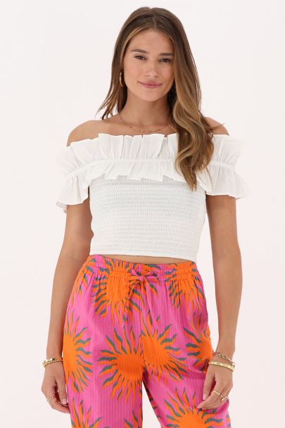 Weißes gesmoktes Oberteil mit Rüschen