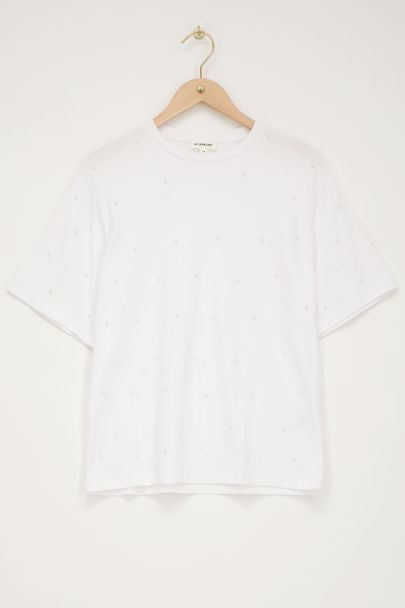 White t-shirt with faux pearls