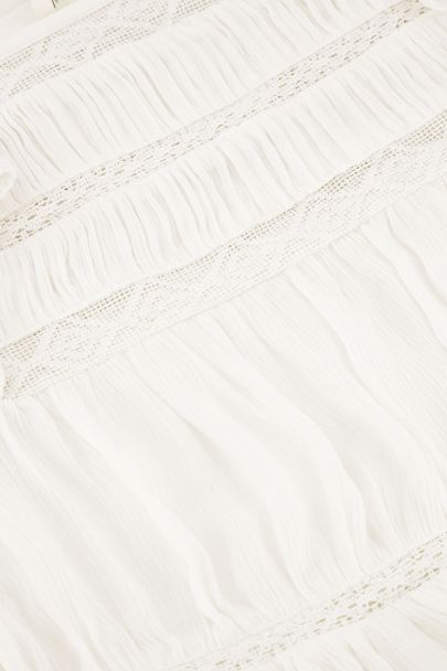 White top with long sleeves and ruffles