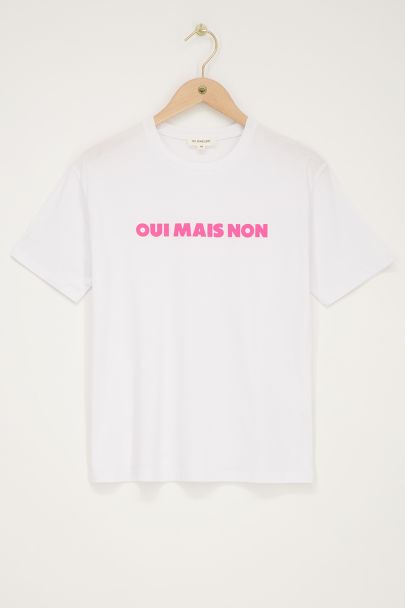 White t-shirt with pink Oui mais non 