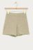 Grüne Shorts mit Wellenkanten