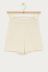 Weiße Shorts mit Wellenkanten