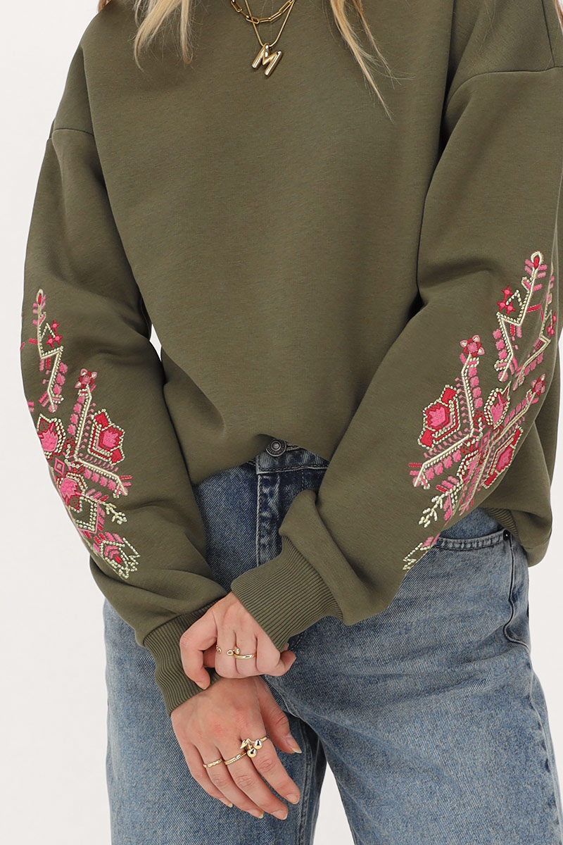 Dark green sweater with pink embroidery | My Jewellery