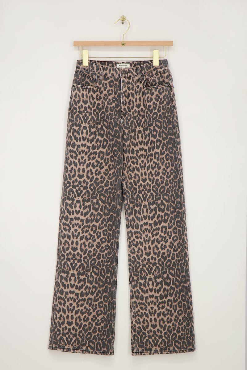 Denim jeans with panther print