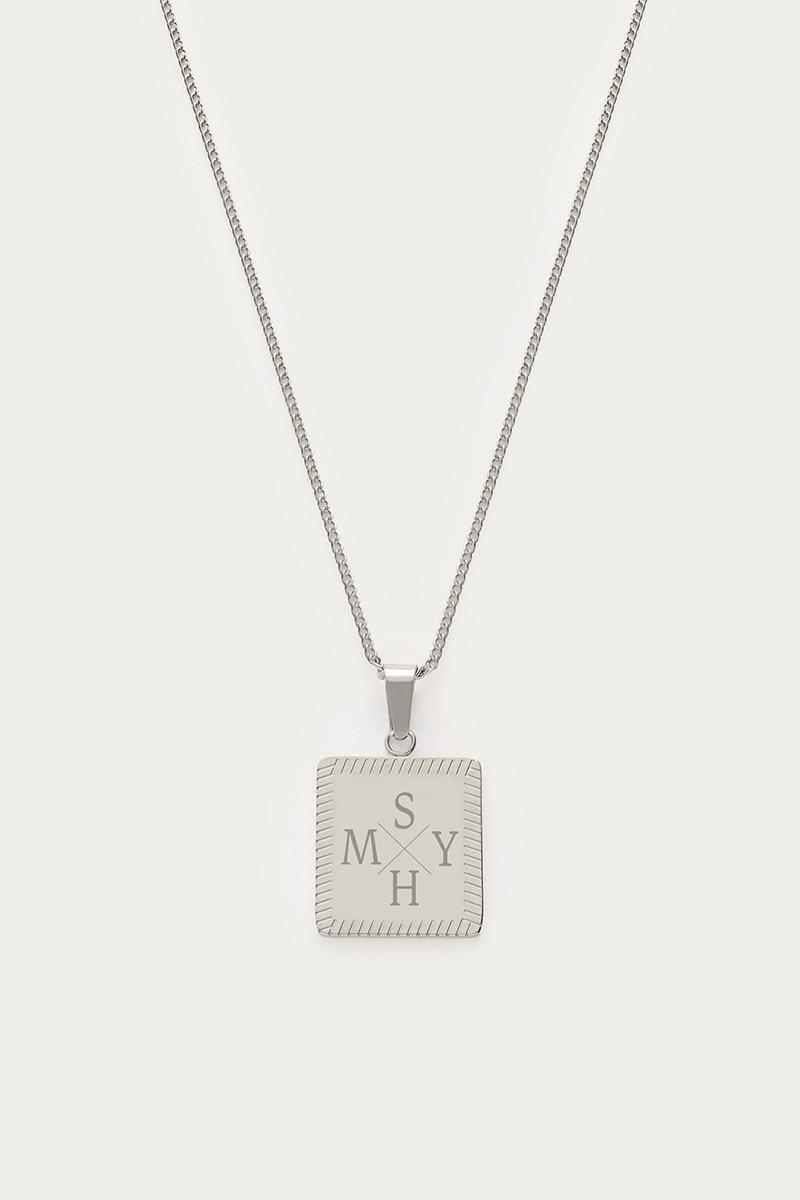 Atelier kurze Kette mit quadratischem Anhänger