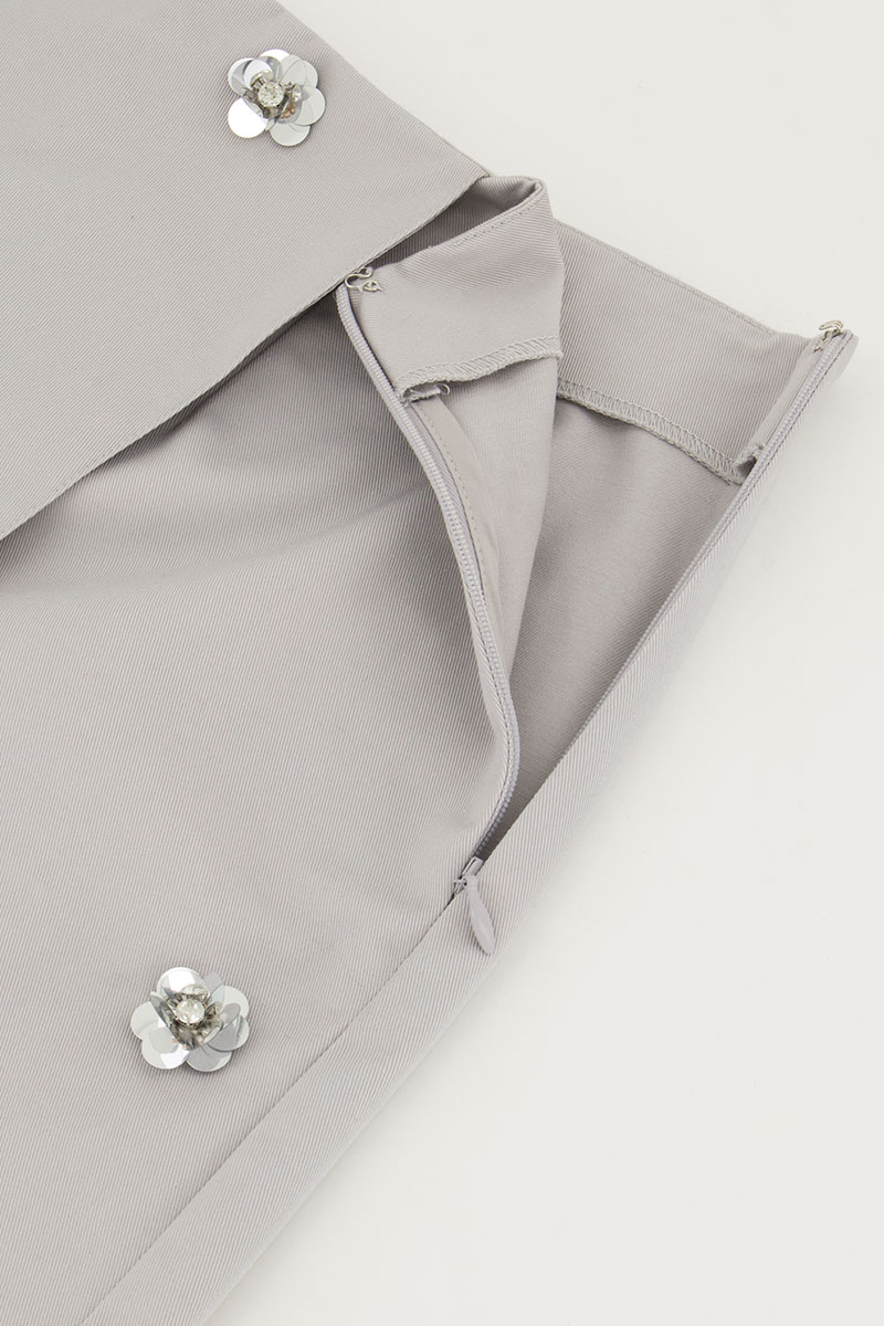 Gray skort with silver 3D flowers | My Jewellery
