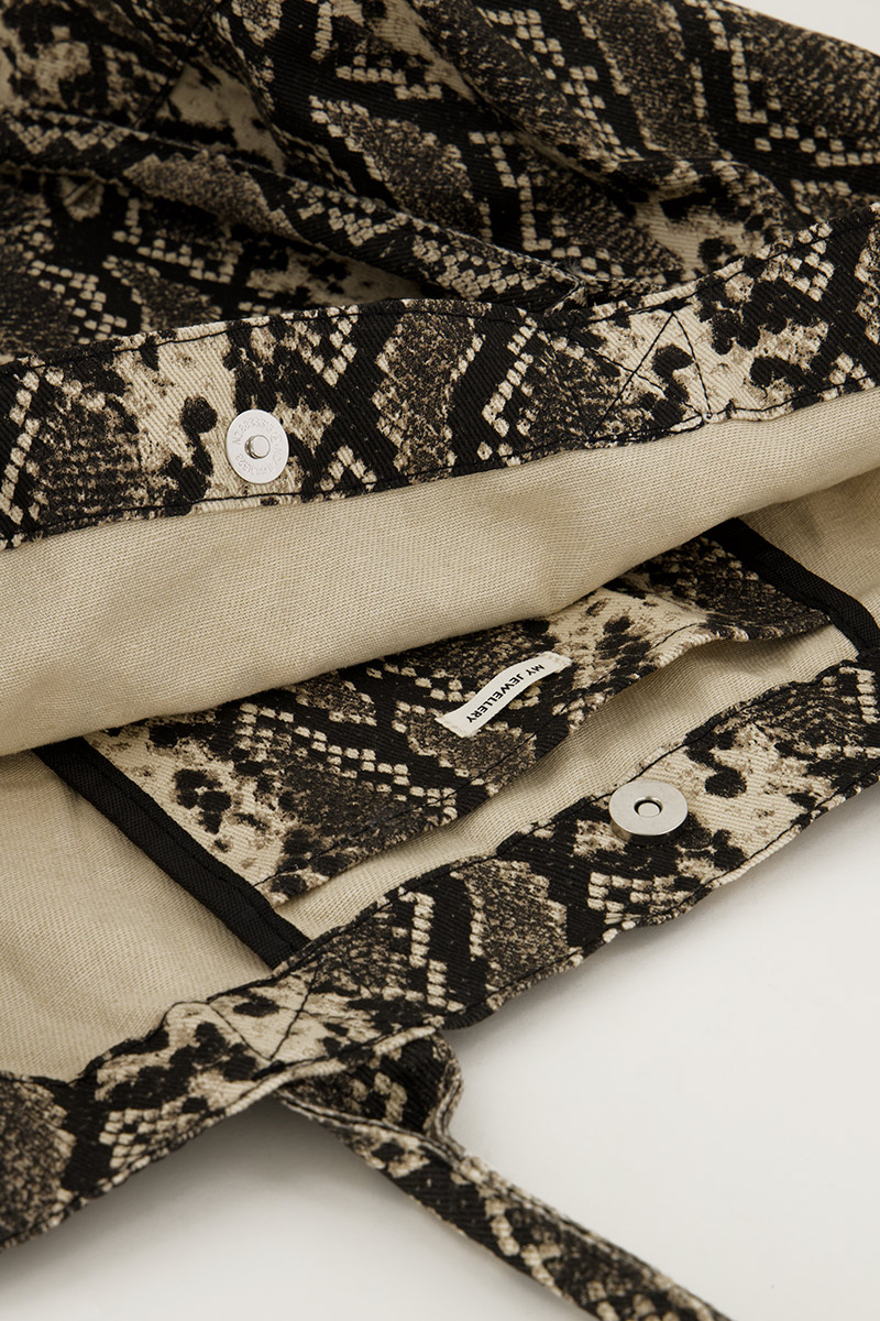 Large tote bag with snake print